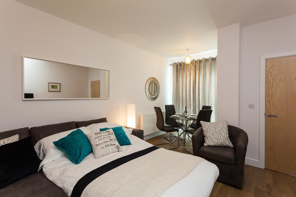 Self-Contained Town Centre One Bedroom Apartments By Helmswood Serviced Apartments Redhill  Exterior foto