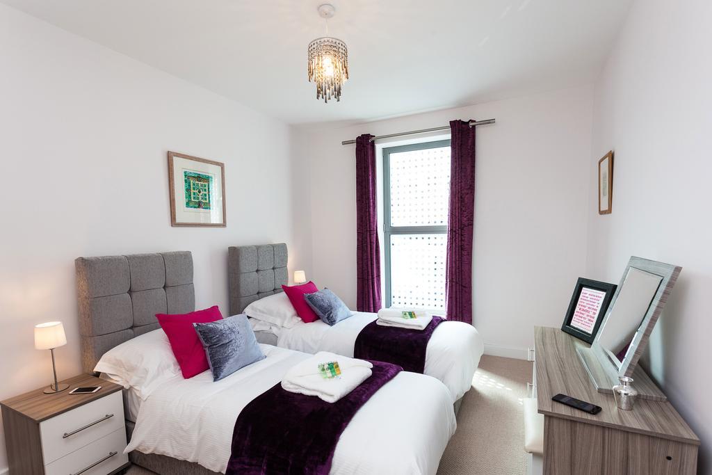 Self-Contained Town Centre One Bedroom Apartments By Helmswood Serviced Apartments Redhill  Exterior foto