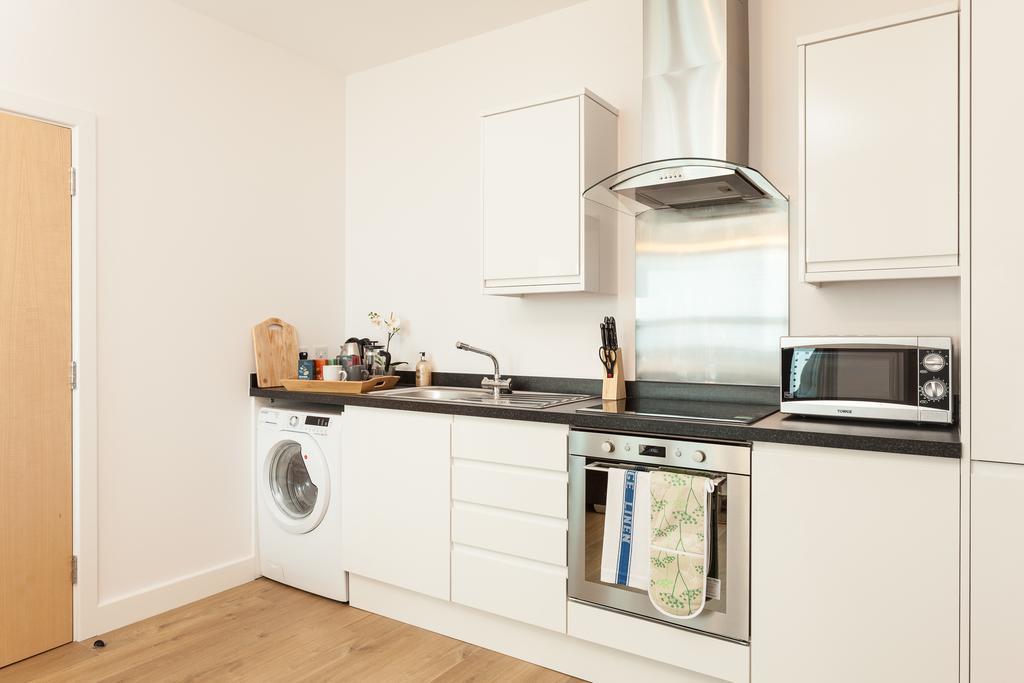 Self-Contained Town Centre One Bedroom Apartments By Helmswood Serviced Apartments Redhill  Exterior foto