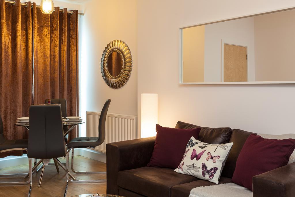 Self-Contained Town Centre One Bedroom Apartments By Helmswood Serviced Apartments Redhill  Exterior foto