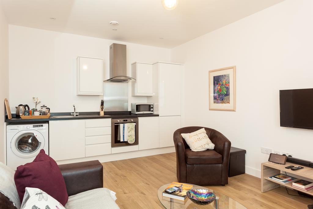 Self-Contained Town Centre One Bedroom Apartments By Helmswood Serviced Apartments Redhill  Exterior foto
