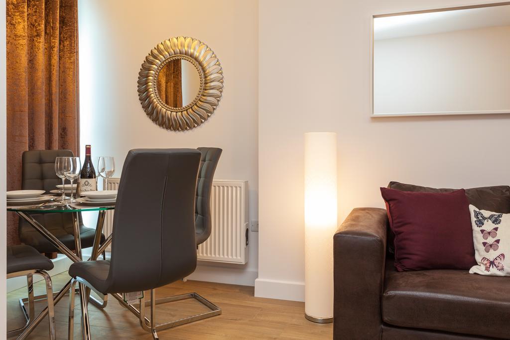 Self-Contained Town Centre One Bedroom Apartments By Helmswood Serviced Apartments Redhill  Exterior foto