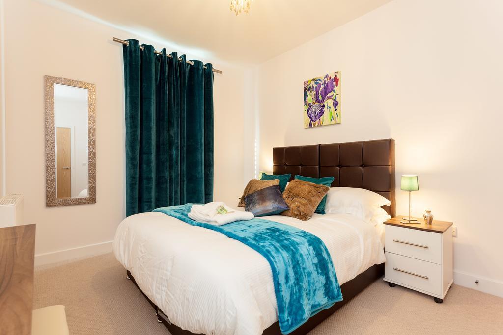 Self-Contained Town Centre One Bedroom Apartments By Helmswood Serviced Apartments Redhill  Exterior foto