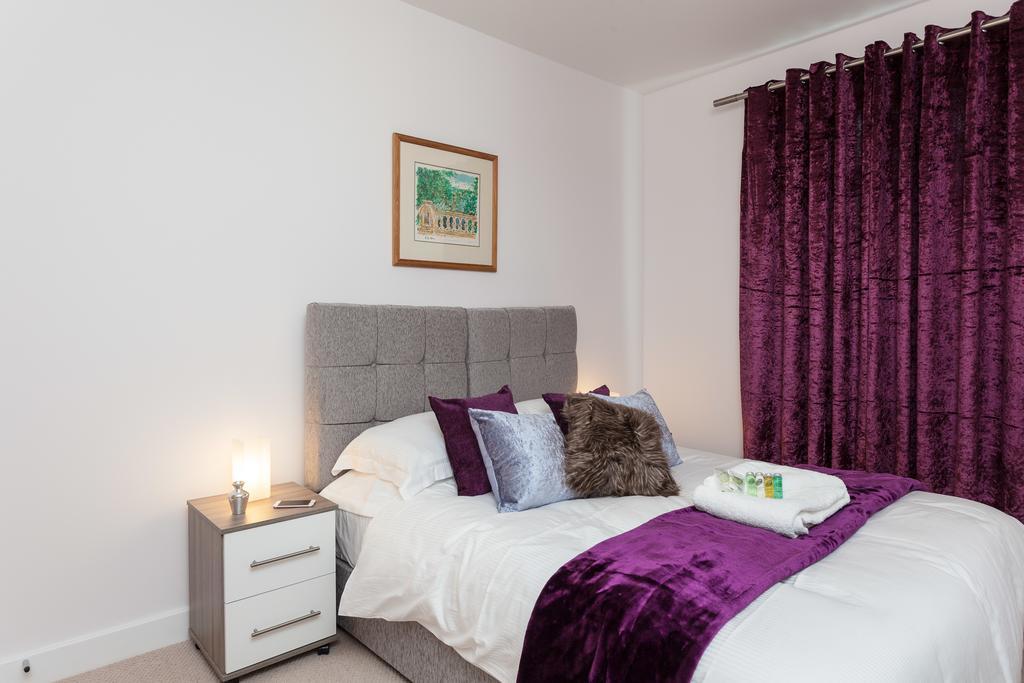 Self-Contained Town Centre One Bedroom Apartments By Helmswood Serviced Apartments Redhill  Exterior foto