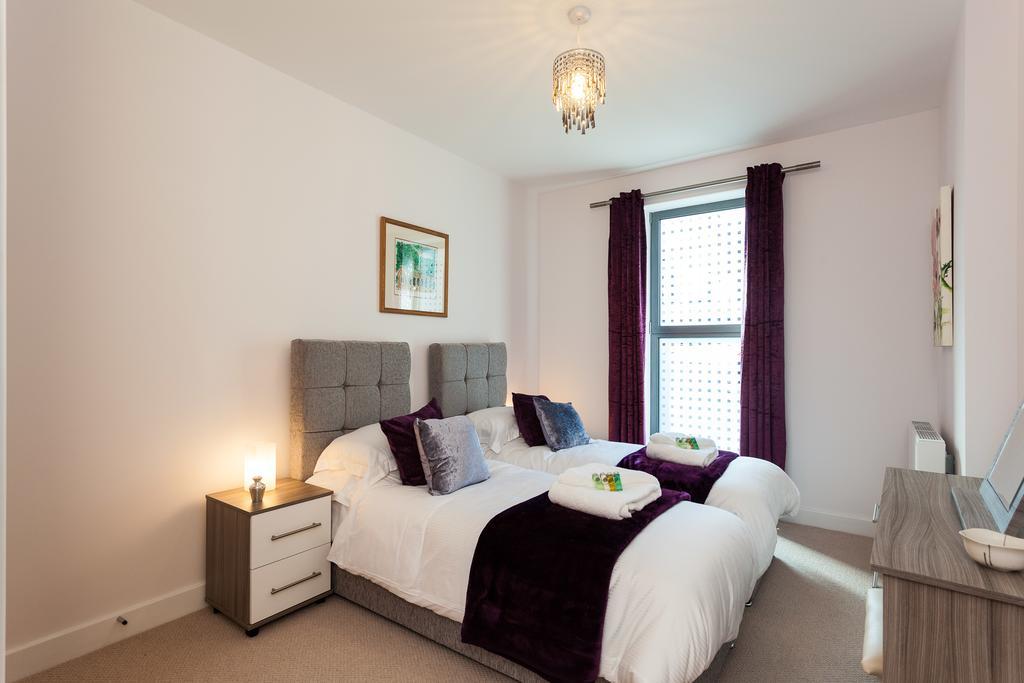 Self-Contained Town Centre One Bedroom Apartments By Helmswood Serviced Apartments Redhill  Exterior foto