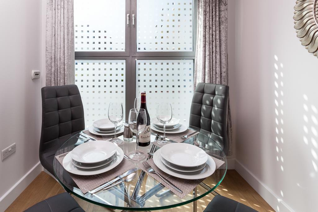 Self-Contained Town Centre One Bedroom Apartments By Helmswood Serviced Apartments Redhill  Exterior foto