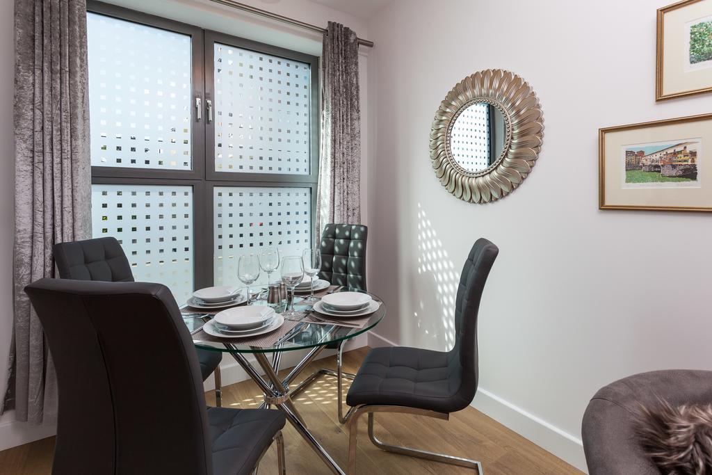 Self-Contained Town Centre One Bedroom Apartments By Helmswood Serviced Apartments Redhill  Exterior foto