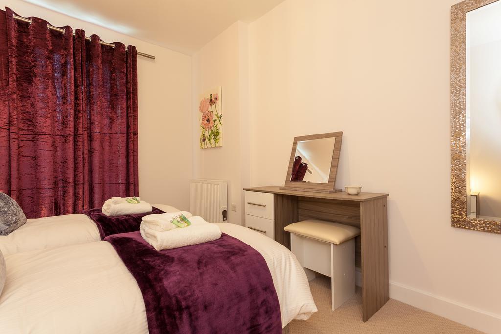 Self-Contained Town Centre One Bedroom Apartments By Helmswood Serviced Apartments Redhill  Exterior foto