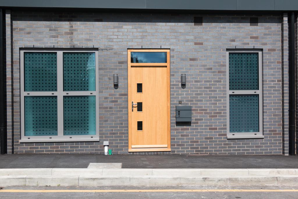 Self-Contained Town Centre One Bedroom Apartments By Helmswood Serviced Apartments Redhill  Exterior foto