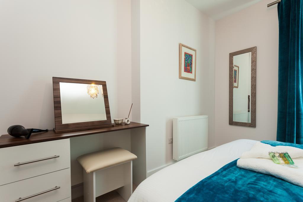 Self-Contained Town Centre One Bedroom Apartments By Helmswood Serviced Apartments Redhill  Exterior foto