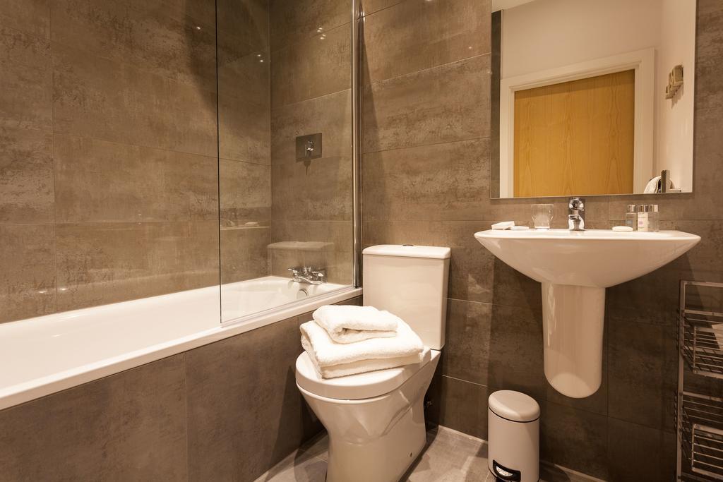 Self-Contained Town Centre One Bedroom Apartments By Helmswood Serviced Apartments Redhill  Exterior foto