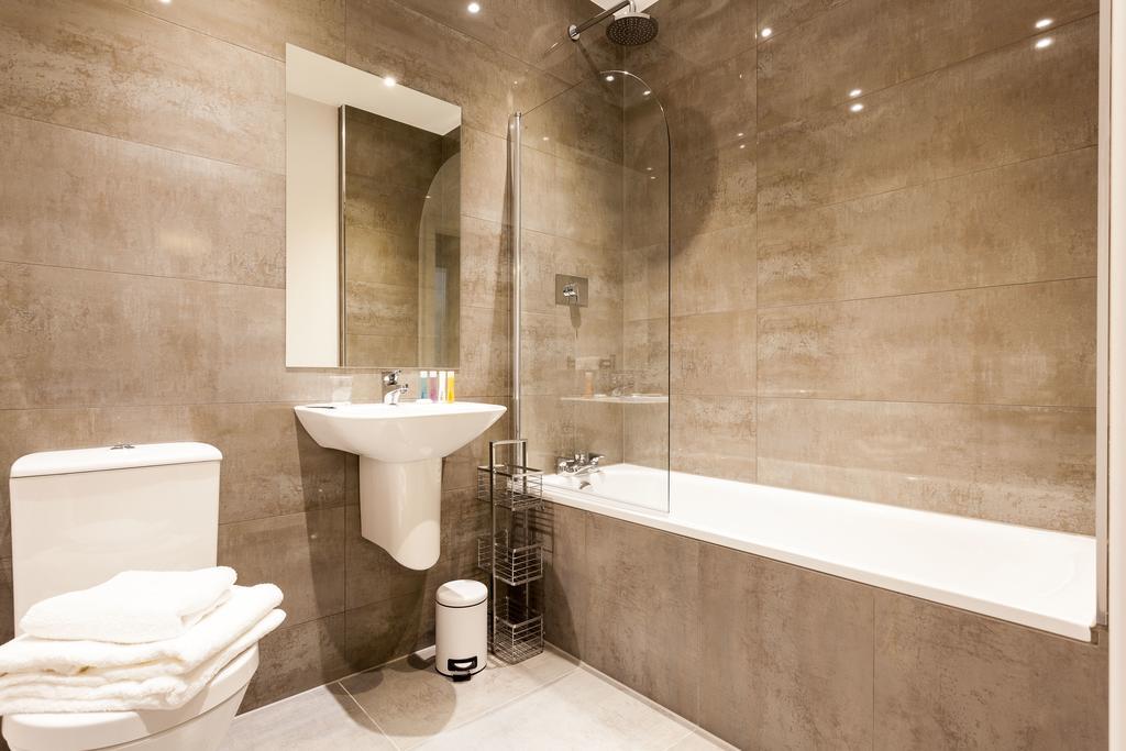 Self-Contained Town Centre One Bedroom Apartments By Helmswood Serviced Apartments Redhill  Exterior foto