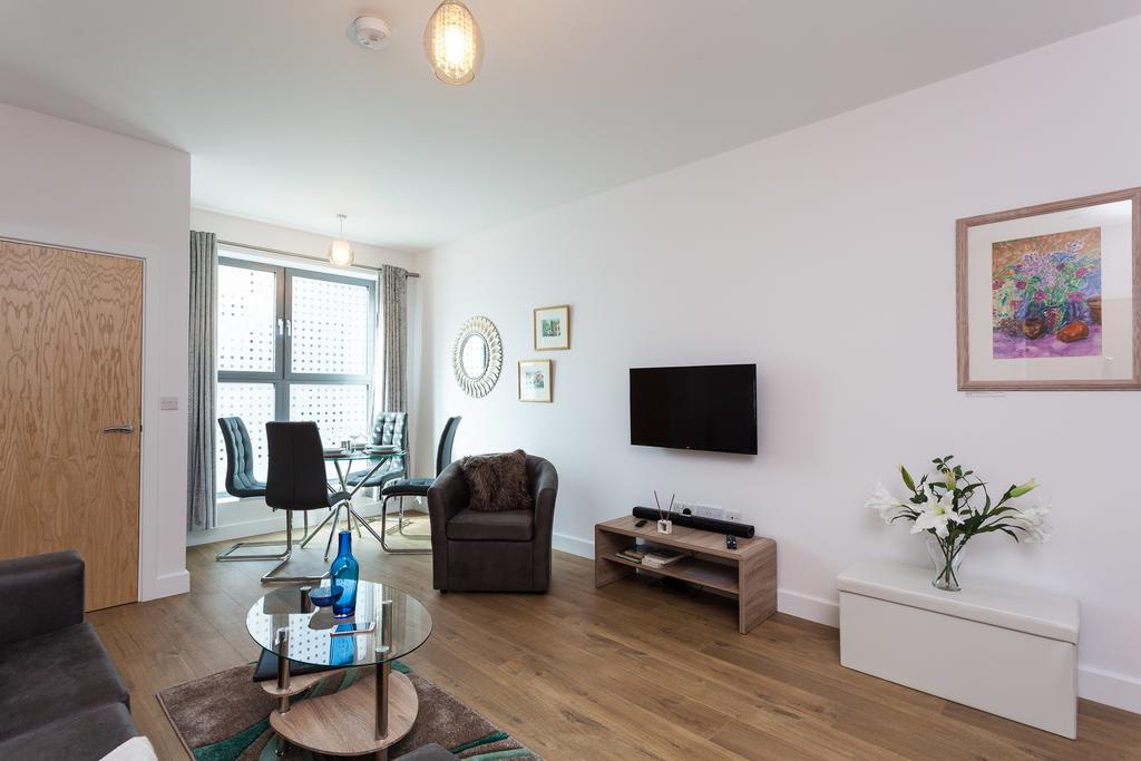Self-Contained Town Centre One Bedroom Apartments By Helmswood Serviced Apartments Redhill  Exterior foto